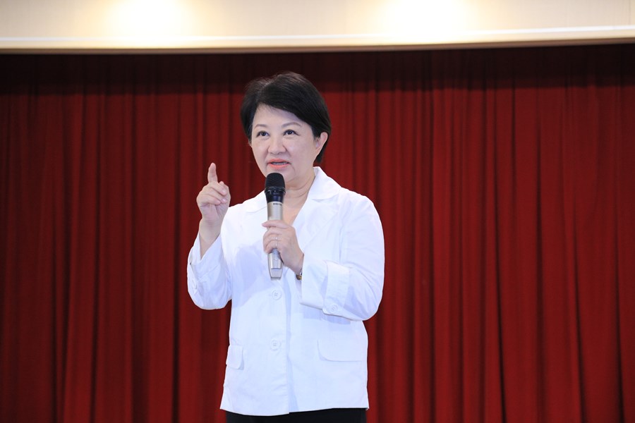 世界華人工商婦女企管協會北美洲各分會陳玲華副總會長一行拜會市府---TSAI (34)