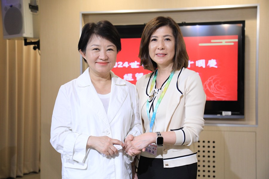 世界華人工商婦女企管協會北美洲各分會陳玲華副總會長一行拜會市府---TSAI (92)