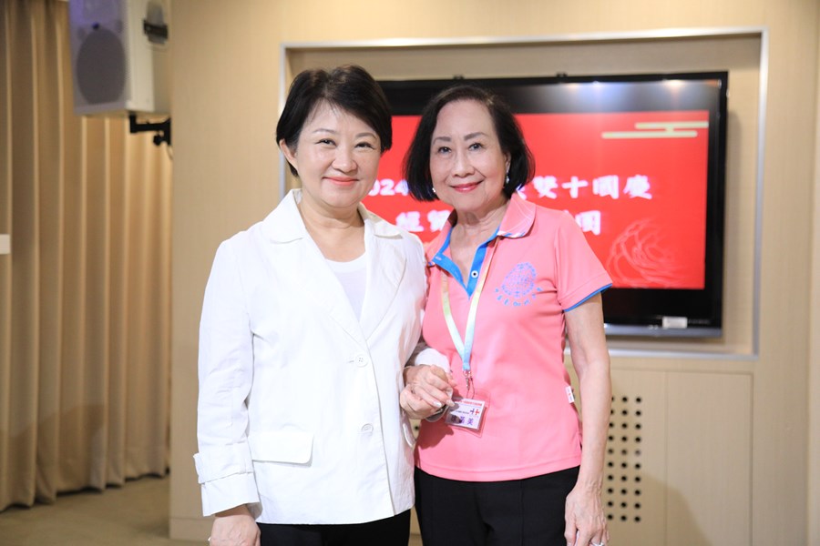 世界華人工商婦女企管協會北美洲各分會陳玲華副總會長一行拜會市府---TSAI (94)