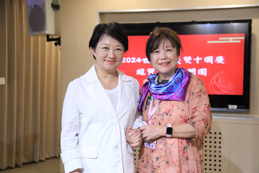世界華人工商婦女企管協會北美洲各分會陳玲華副總會長一行拜會市府---TSAI (95)