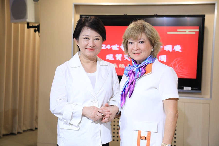 世界華人工商婦女企管協會北美洲各分會陳玲華副總會長一行拜會市府---TSAI (96)