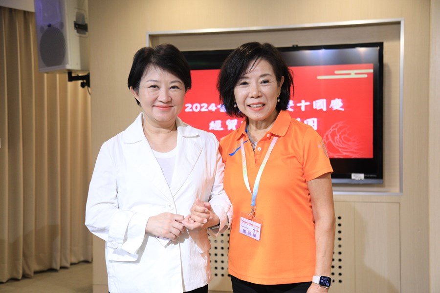 世界華人工商婦女企管協會北美洲各分會陳玲華副總會長一行拜會市府---TSAI (100)