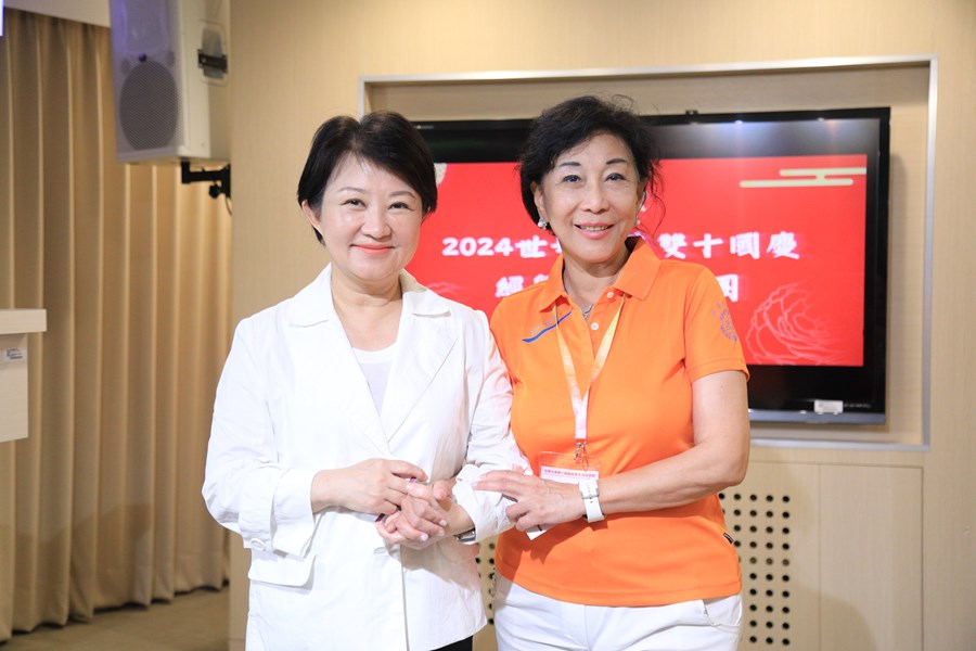 世界華人工商婦女企管協會北美洲各分會陳玲華副總會長一行拜會市府---TSAI (102)
