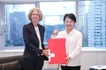 瑞士商務辦事處陶方婭處長(Director Mrs. Claudia Fontana Tobiassen)蒞府拜會 (27)