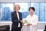 瑞士商務辦事處陶方婭處長(Director Mrs. Claudia Fontana Tobiassen)蒞府拜會 (29)
