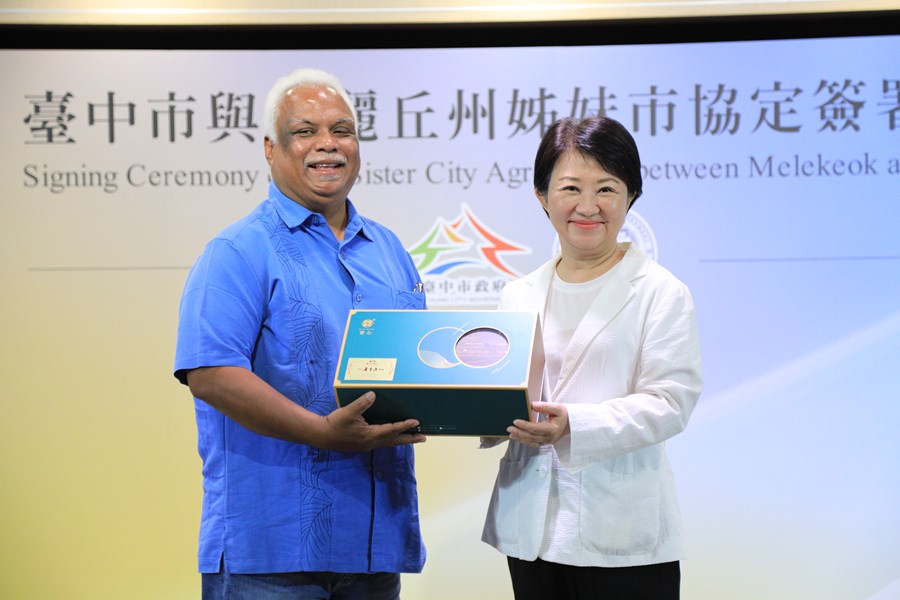 帛琉共和國Gustav Aitaro國務部長、美麗丘州Henaro Polloi州長蒞府拜會暨簽署姊妹市協定---TSAI (9)