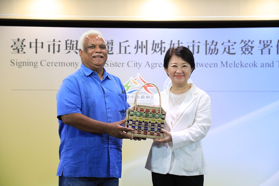 帛琉共和國Gustav Aitaro國務部長、美麗丘州Henaro Polloi州長蒞府拜會暨簽署姊妹市協定---TSAI (57)