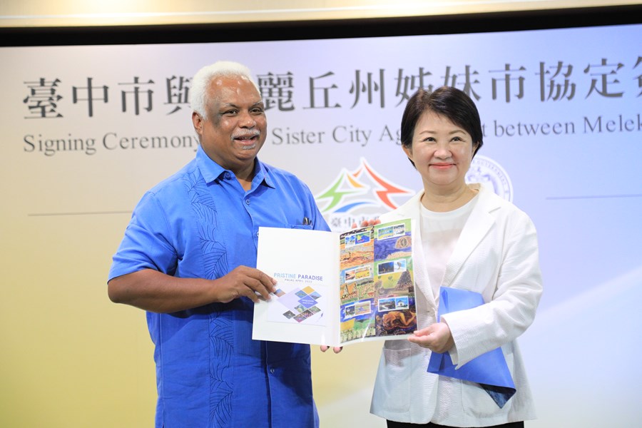 帛琉共和國Gustav Aitaro國務部長、美麗丘州Henaro Polloi州長蒞府拜會暨簽署姊妹市協定---TSAI (67)