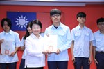 頒獎--臺中市榮獲中華民國第64屆中小學科學展覽會第一名---台中一中--黃政堯