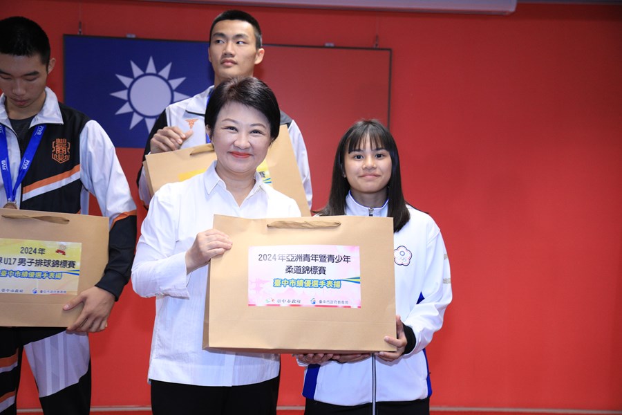 頒獎--2024亞洲青年暨青少年柔道錦標賽--青少年女子組44公斤級--銅牌-台中市新民高中--林妶