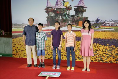 103學年度臺中市公私立高中職暨國中小畢業生市長獎拍照活動
