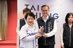 致贈人事處粘副處長榮祥服務滿40年獎座