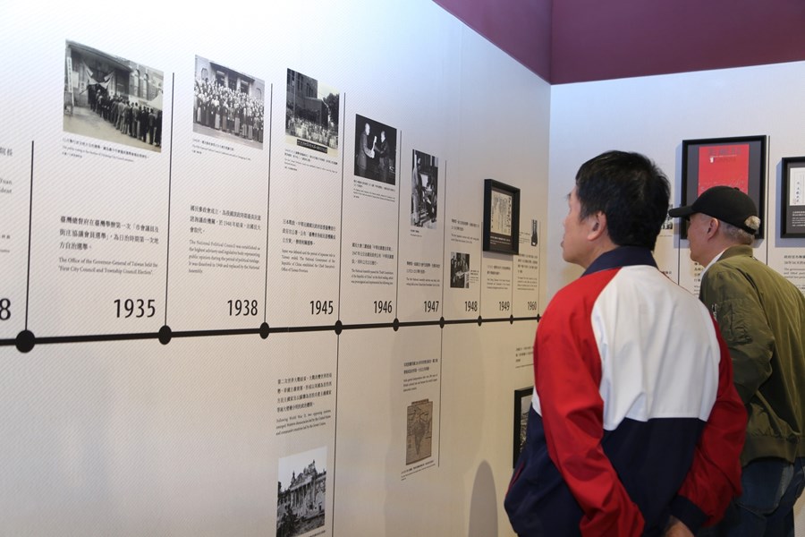 來賓欣賞展覽