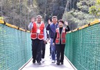 盧市長視察裡冷吊橋--TSAI (1)