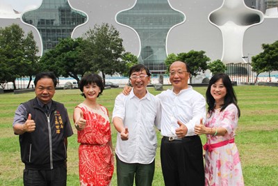 胡市長與建築設計師伊東豊雄應Discovery頻道之邀至臺中國家歌劇院視察
