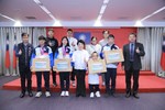表揚本市參加2024世界中學生運動會優秀選手與教練--與市長大合照