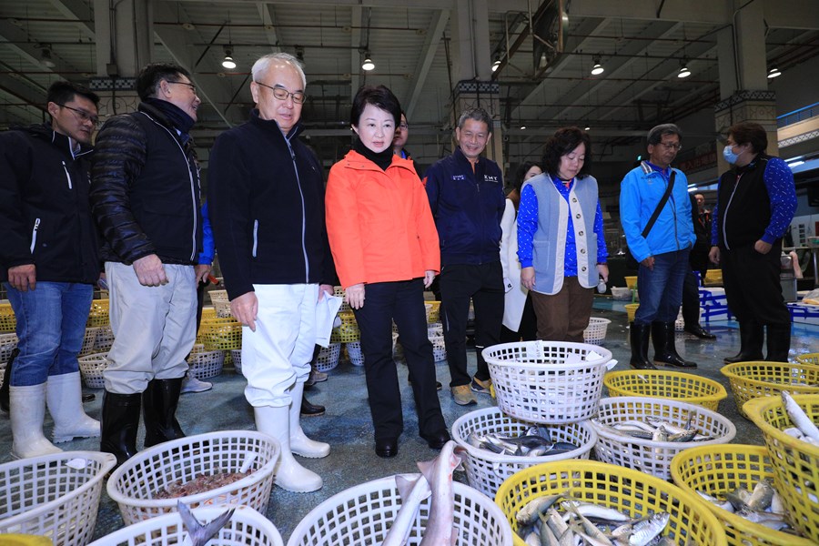 盧市長視察台中魚市場--TSAI (7)