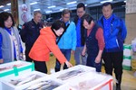 盧市長視察台中魚市場--TSAI (8)