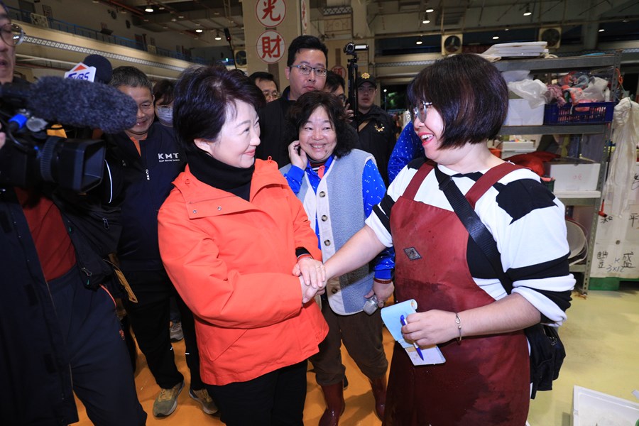 盧市長視察台中魚市場--TSAI (9)