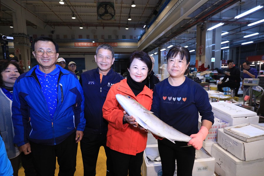 盧市長視察台中魚市場--TSAI (23)