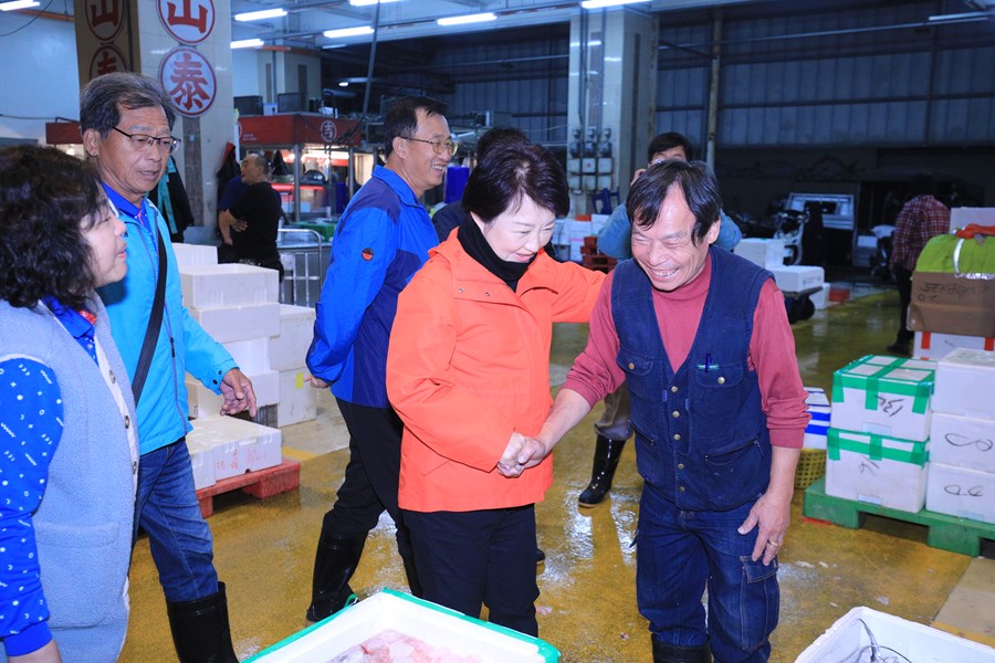 盧市長視察台中魚市場--TSAI (30)