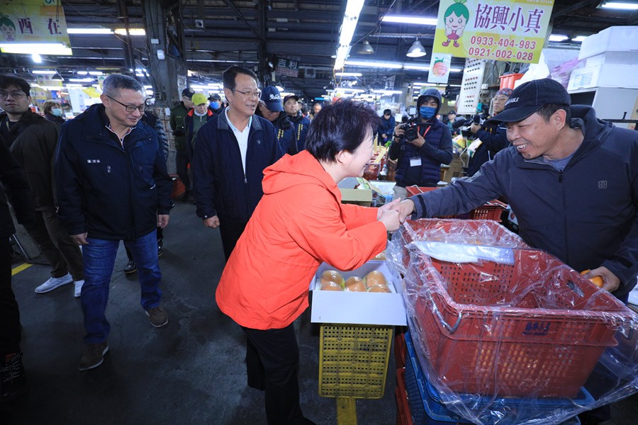 盧市長視察台中果菜市場-TSAI (14)