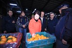 盧市長視察台中果菜市場-TSAI (2)