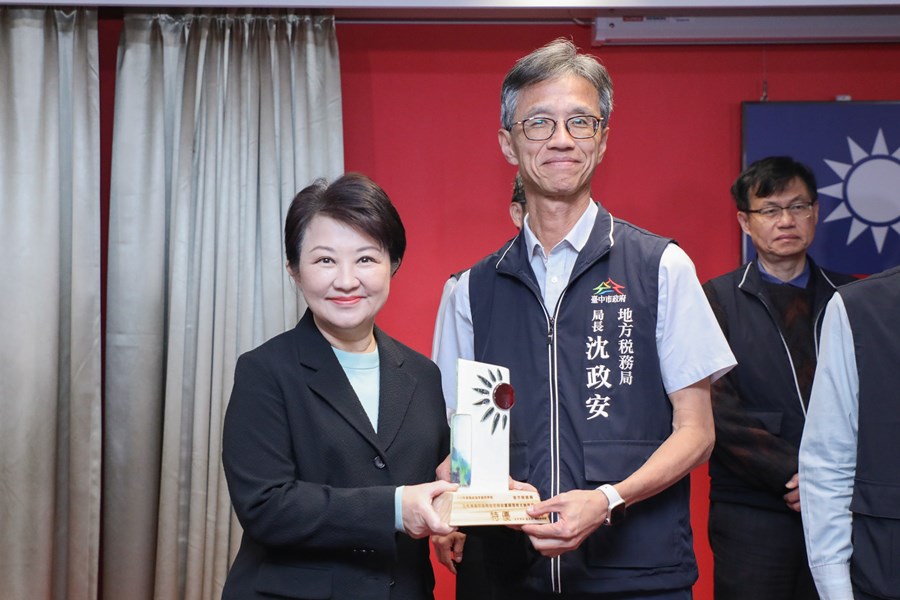 市長表揚榮獲 113年度簡政創新績效評核獎 表現優異之機關