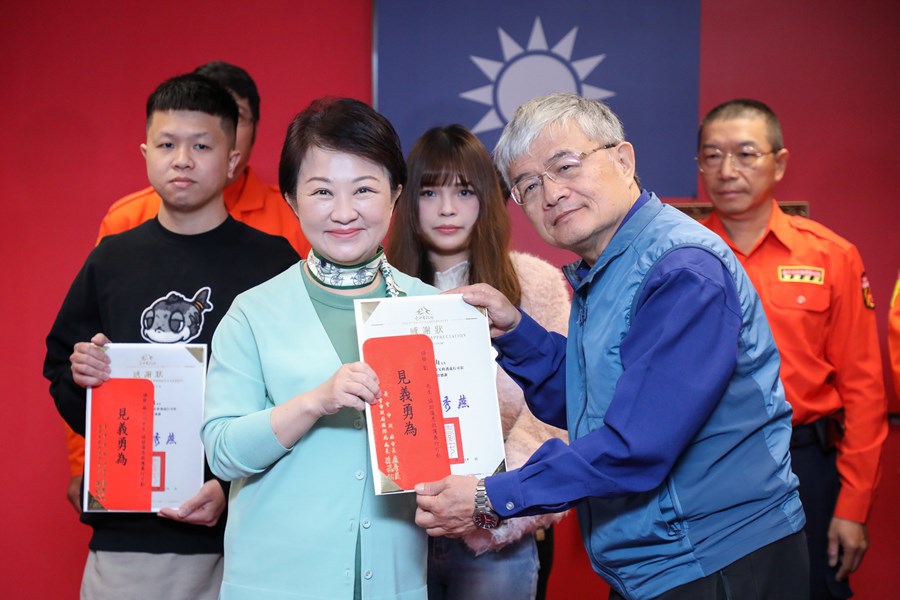 市長表揚新光三越0213氣爆事件見義勇為民眾