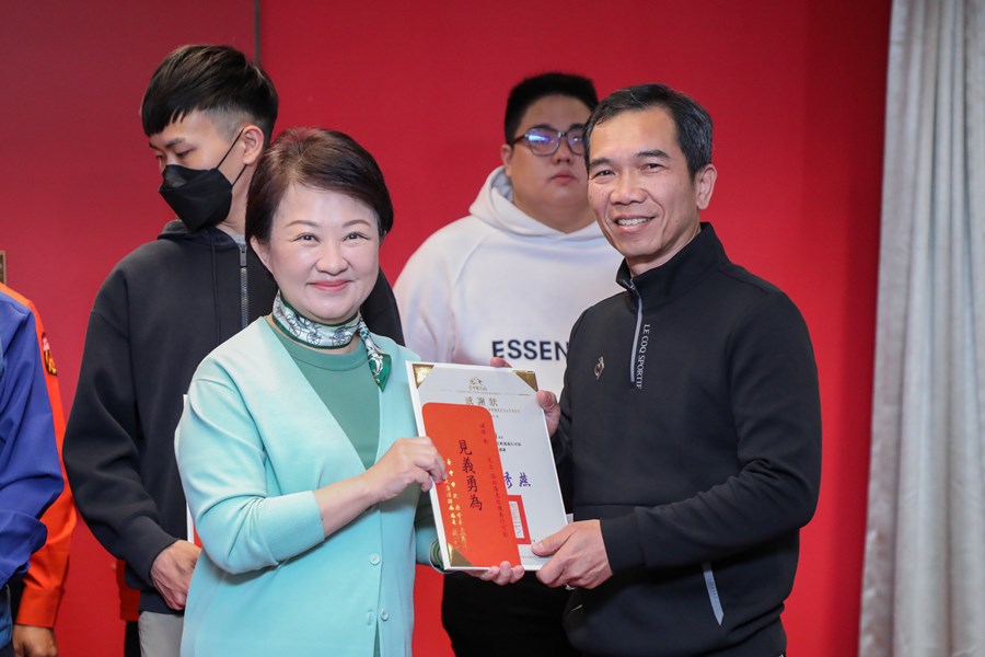 市長表揚新光三越0213氣爆事件見義勇為民眾