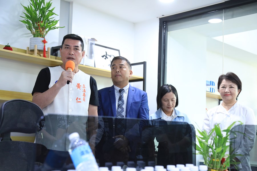 市長到盧縣一立委中部聯合服務處揭牌--TSAI (5)