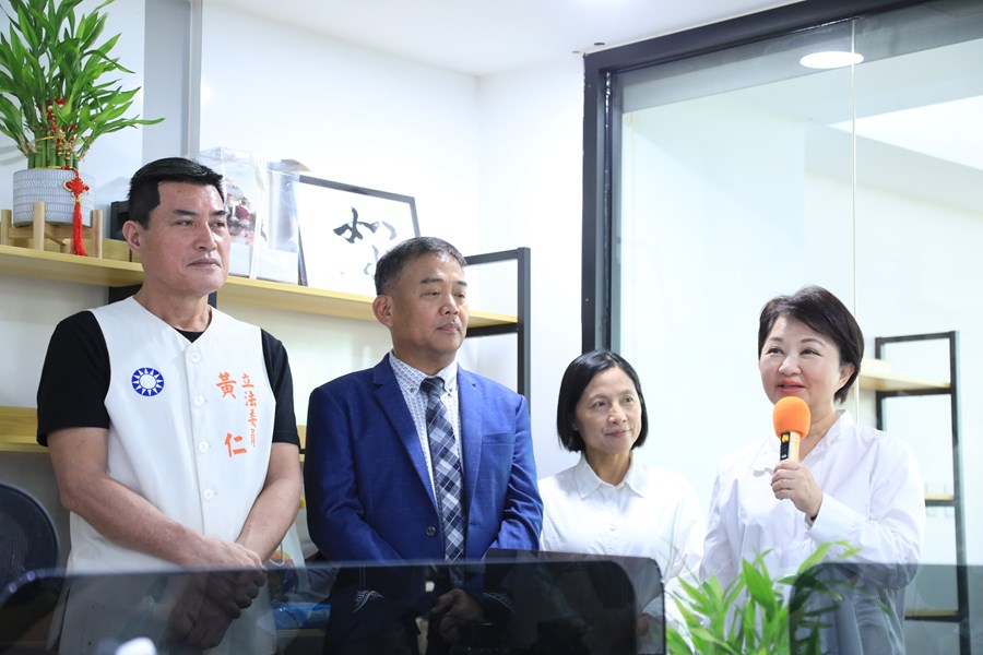 市長到盧縣一立委中部聯合服務處揭牌--TSAI (8)