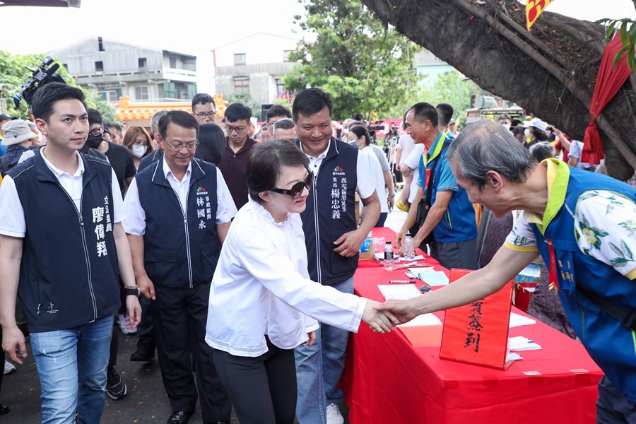 西屯區社團法人台中市永興福德爺信仰協會贈匾、揭碑儀式 (15)
