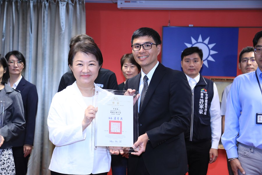 表揚中市府114年度模範公務員--石岡區公所   李承遠   課長