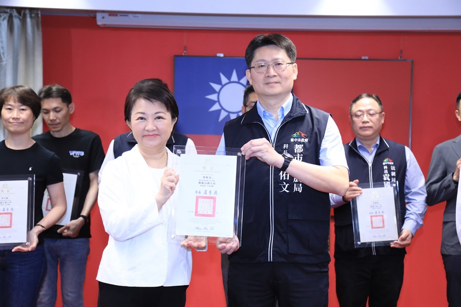 表揚中市府114年度模範公務員--都發局   曾佑文   科長