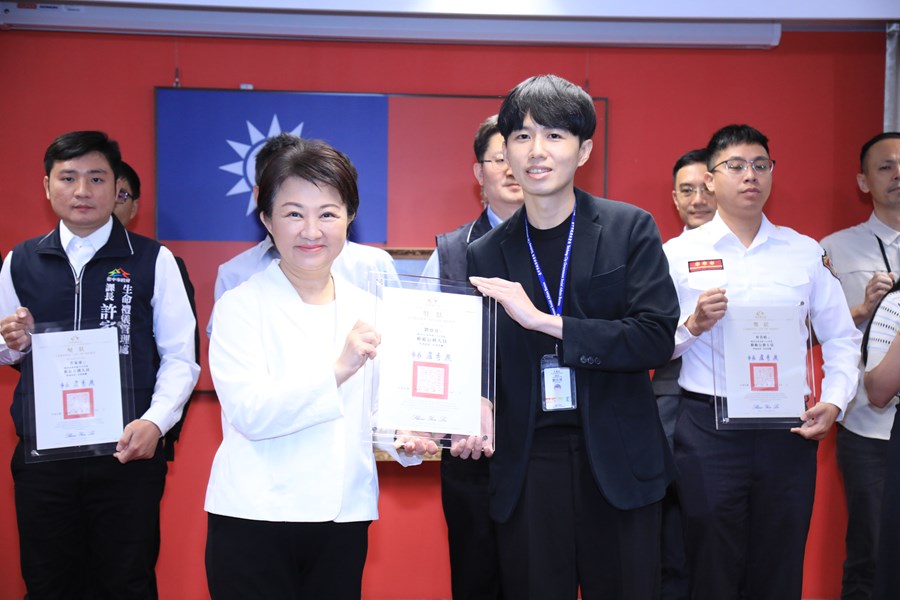 表揚中市府114年度模範公務員--社會局   劉亞晉   股長