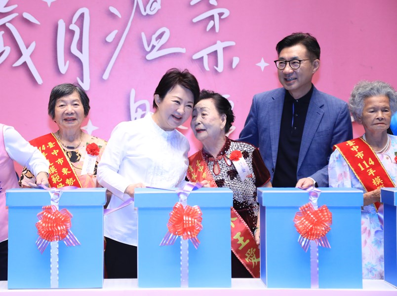 114年度台中市模範母親與市長有約合照活動--TSAI (8)