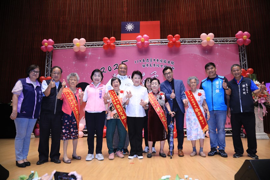 114年度台中市模範母親與市長有約合照活動--TSAI (11)