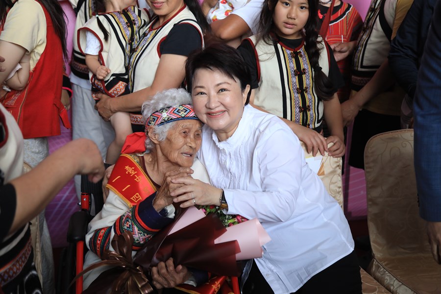 114年度台中市模範母親與市長有約合照活動--TSAI (12)