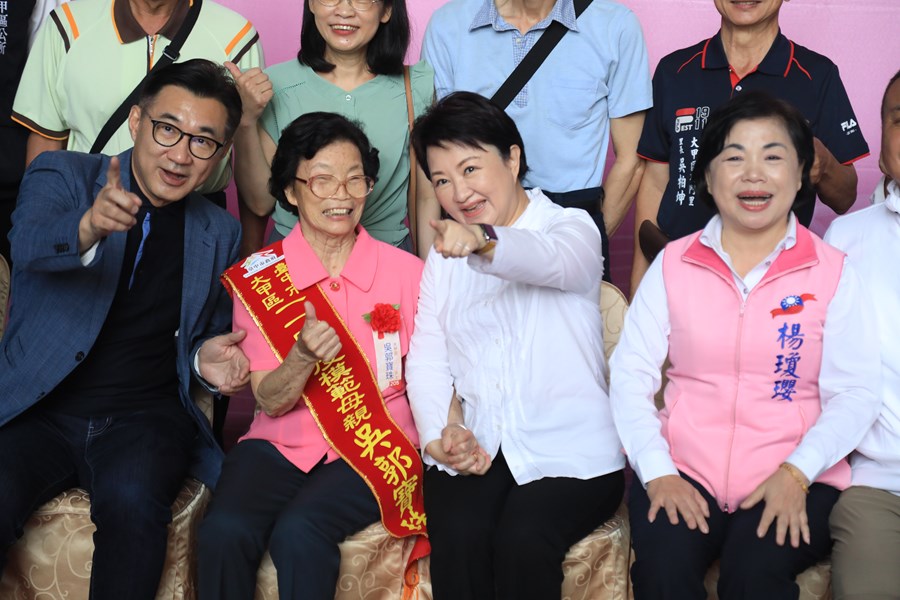 114年度台中市模範母親與市長有約合照活動--TSAI (16)