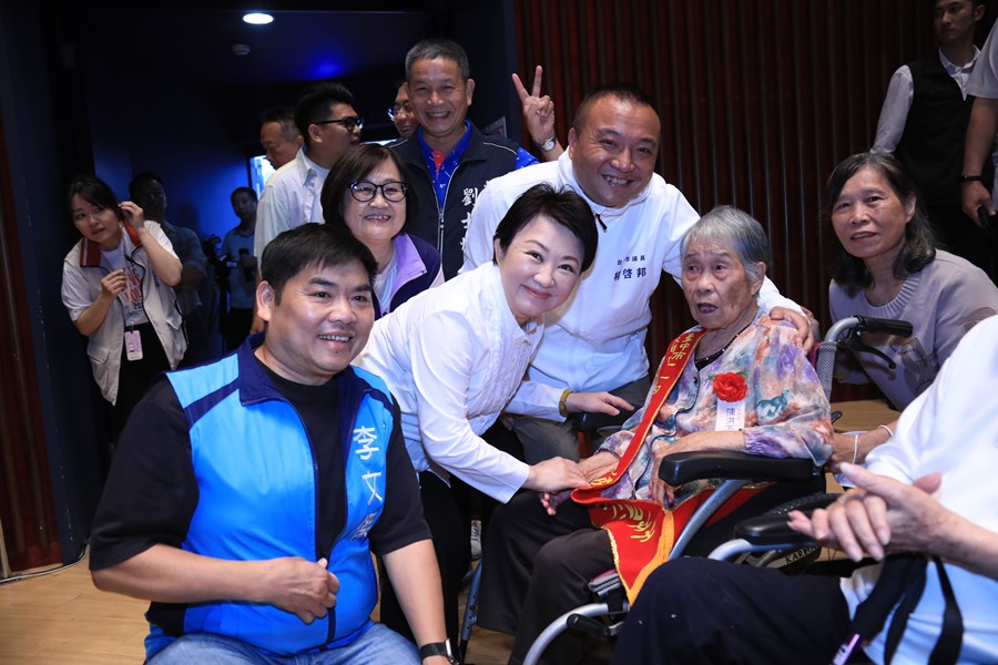 114年度台中市模範母親與市長有約合照活動--TSAI (18)