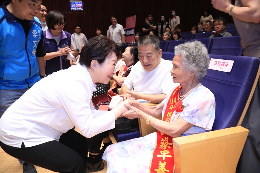 114年度台中市模範母親與市長有約合照活動--TSAI (20)