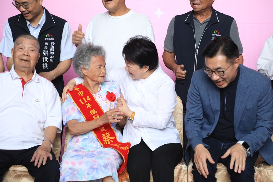 114年度台中市模範母親與市長有約合照活動--TSAI (33)