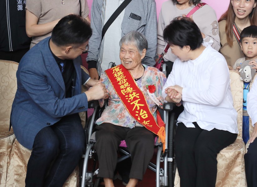 114年度台中市模範母親與市長有約合照活動--TSAI (39)