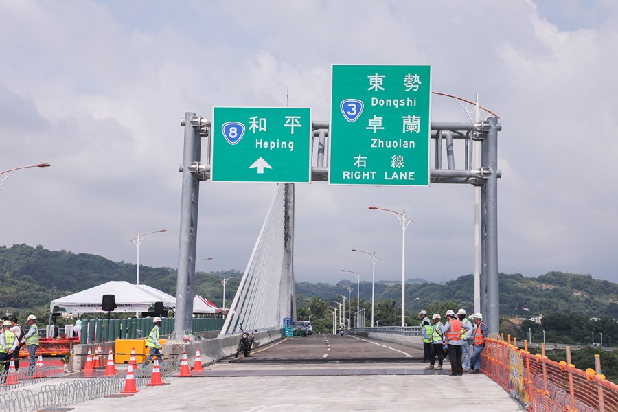 「東勢-豐原生活圈快速道路」推進與第4標(跨越大甲溪橋梁標)舊橋接合視察 (1)