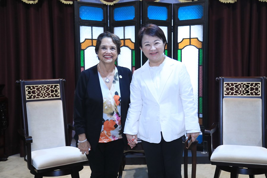 美國姊妹市關島總督古蕾露(GovernorMs. Lourdes A. Leon Guerrero)一行蒞市拜會--TSAI (1)