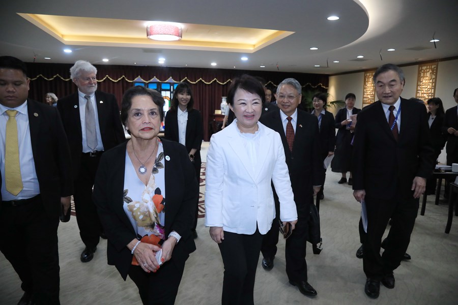 美國姊妹市關島總督古蕾露(GovernorMs. Lourdes A. Leon Guerrero)一行蒞市拜會--TSAI (12)