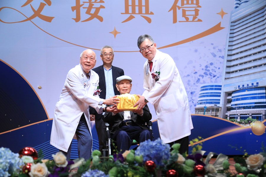 童綜合醫療社團法人卸任、新任董事長交接典禮--TSAI (2)