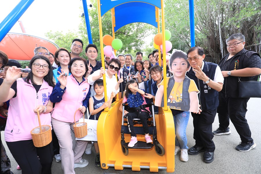 中央公園飛行美樂地特色遊戲場啟用典禮--TSAI (1)