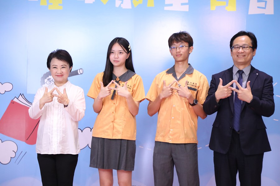 台中市高級中等以下學校畢業生市長獎合影 (3)